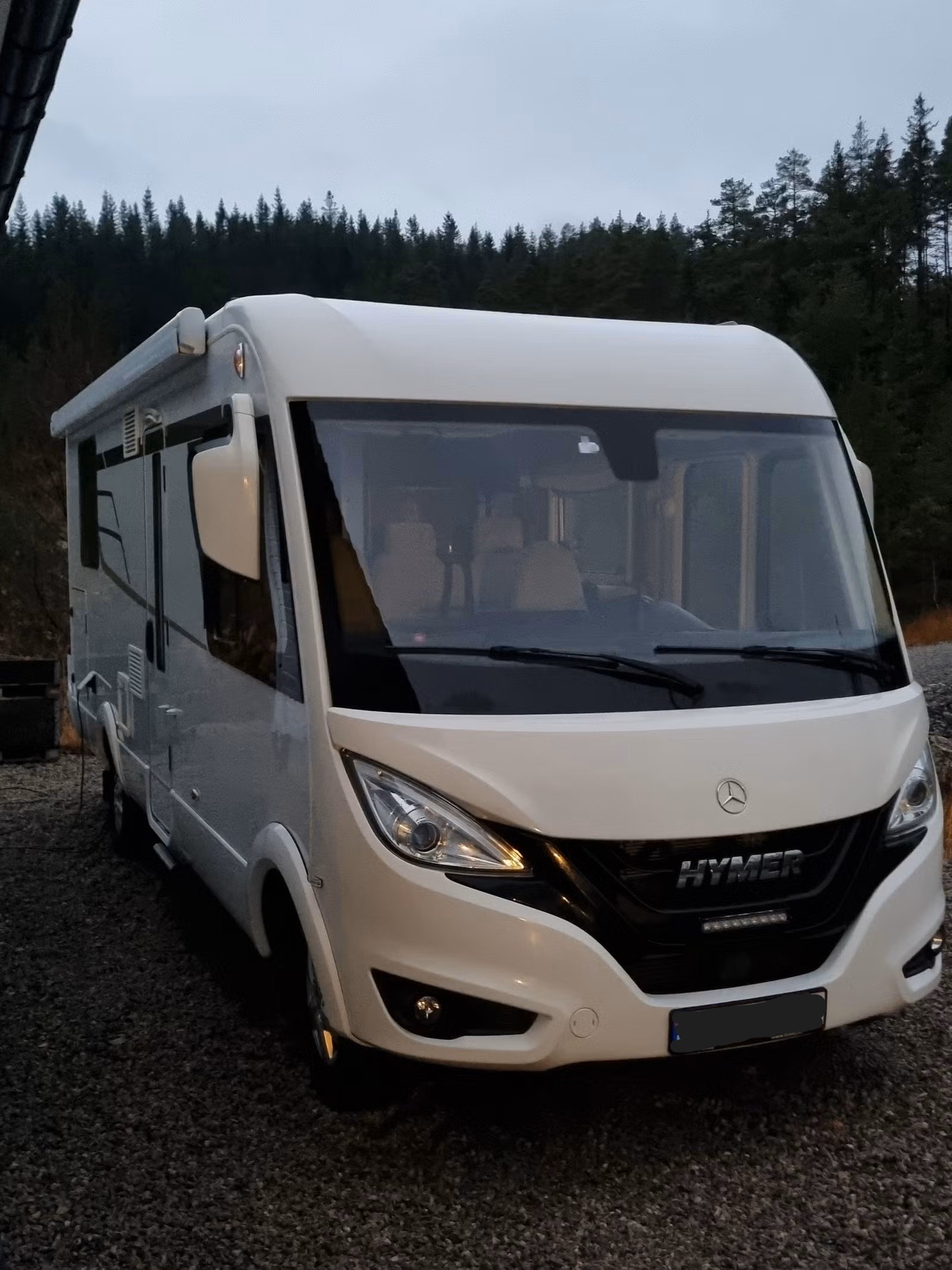Hymer B690 MC Mercedes – Camping-car intégral haut de gamme – Image 2