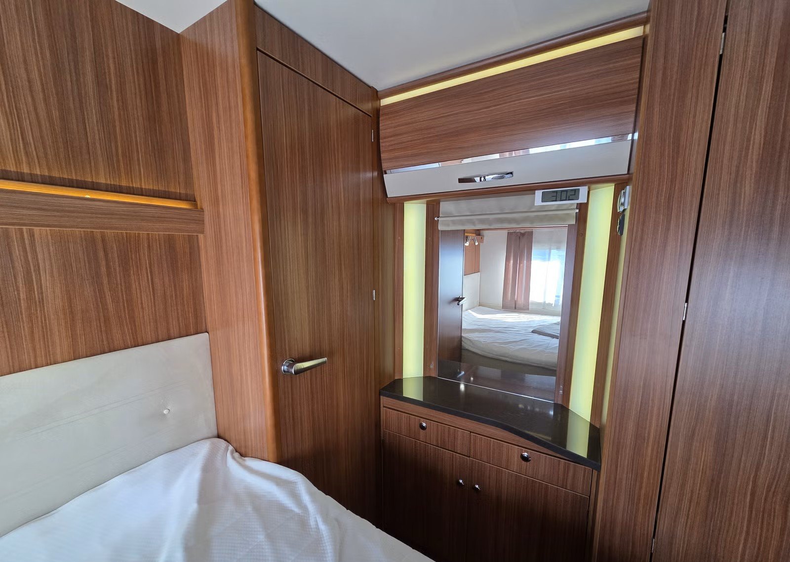 Adria Sonic I 700 ST – Camping-car intégral – Image 2