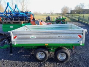 Bennes hydrauliques pour micro-tracteurs – Capacité 1,5 T et 2,5 T