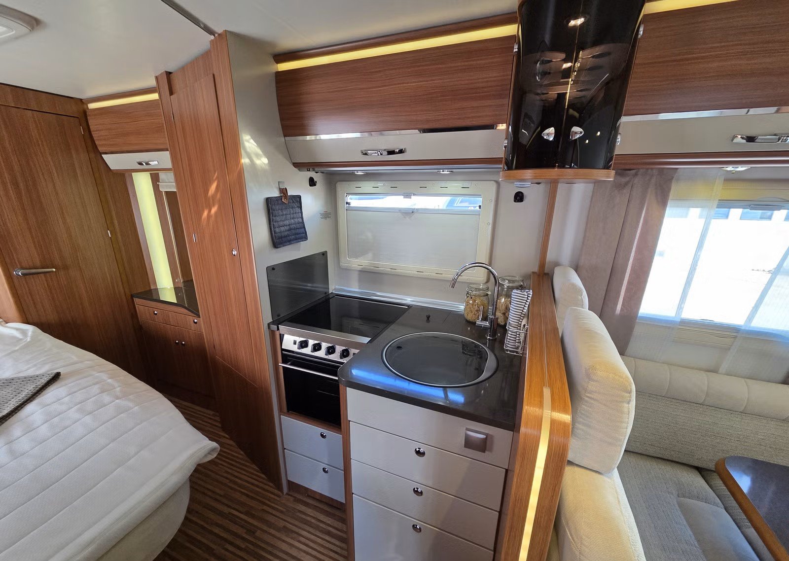 Adria Sonic I 700 ST – Camping-car intégral – Image 24