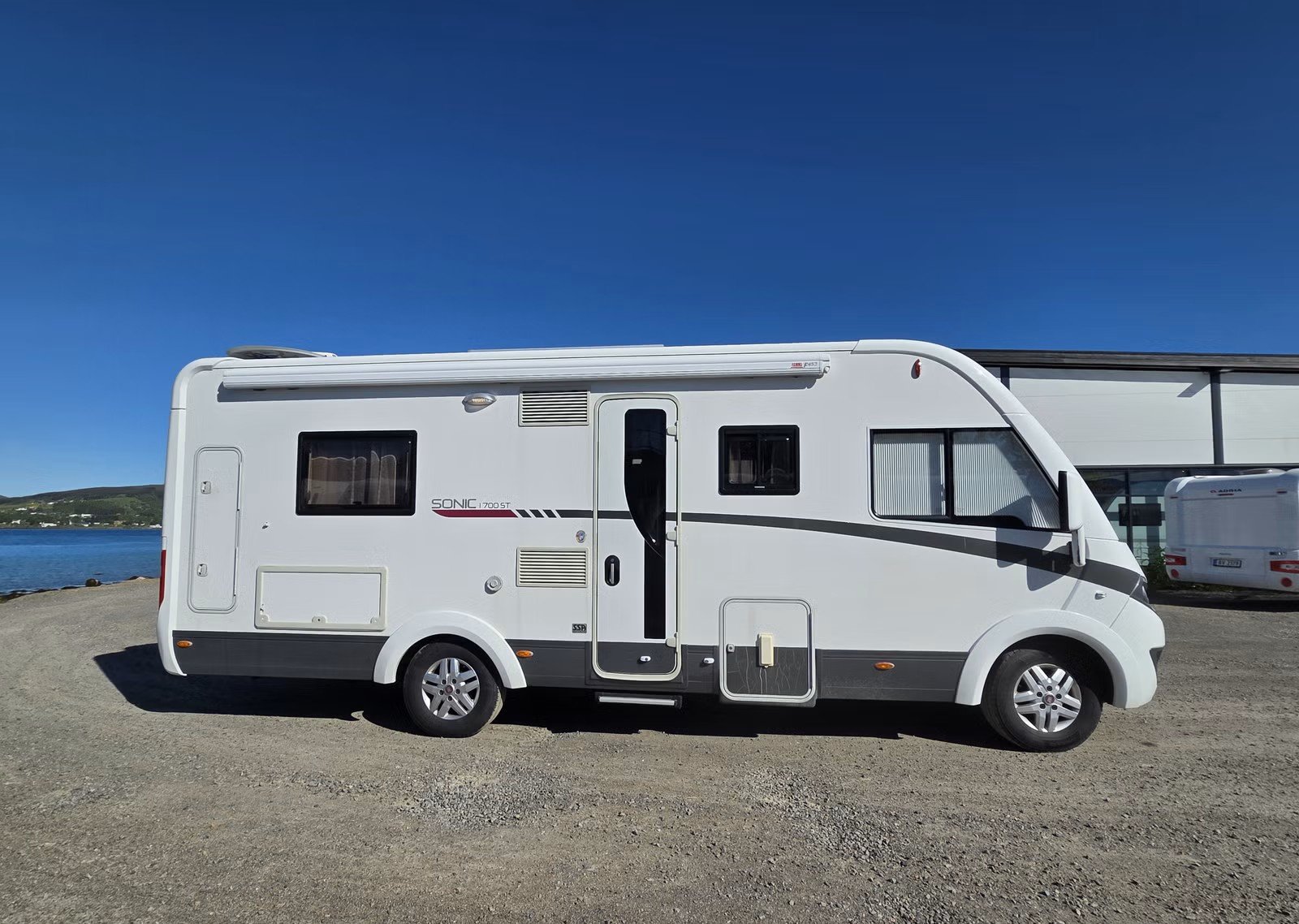 Adria Sonic I 700 ST – Camping-car intégral – Image 8