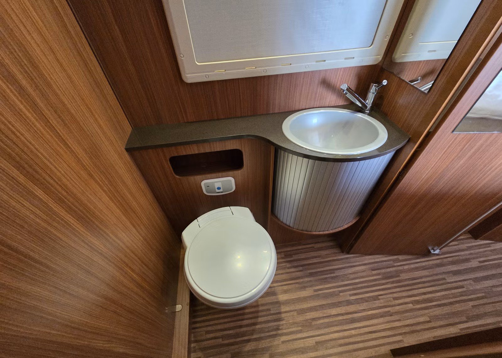 Adria Sonic I 700 ST – Camping-car intégral – Image 9