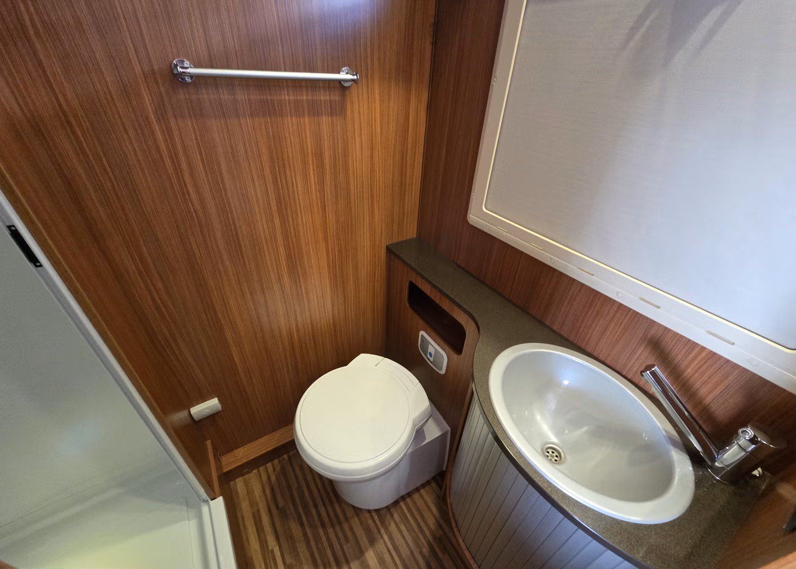 Adria Sonic I 700 ST – Camping-car intégral – Image 12
