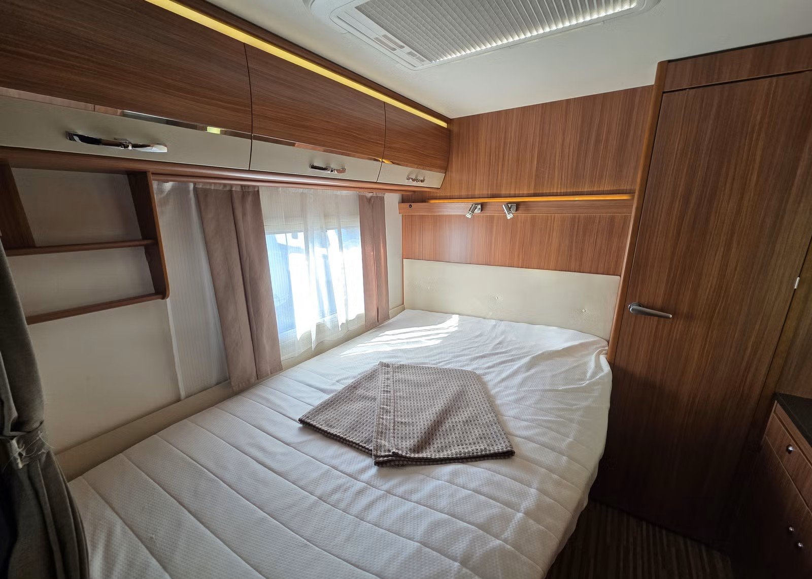 Adria Sonic I 700 ST – Camping-car intégral – Image 37