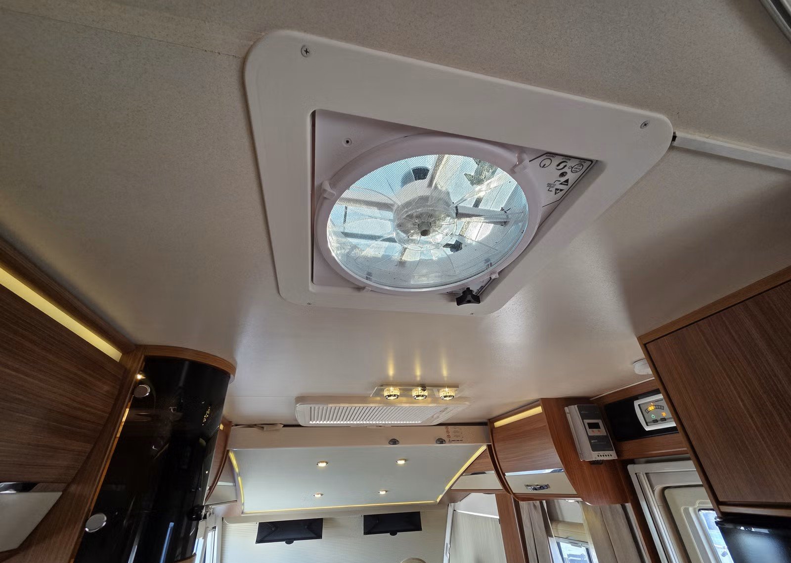 Adria Sonic I 700 ST – Camping-car intégral – Image 43