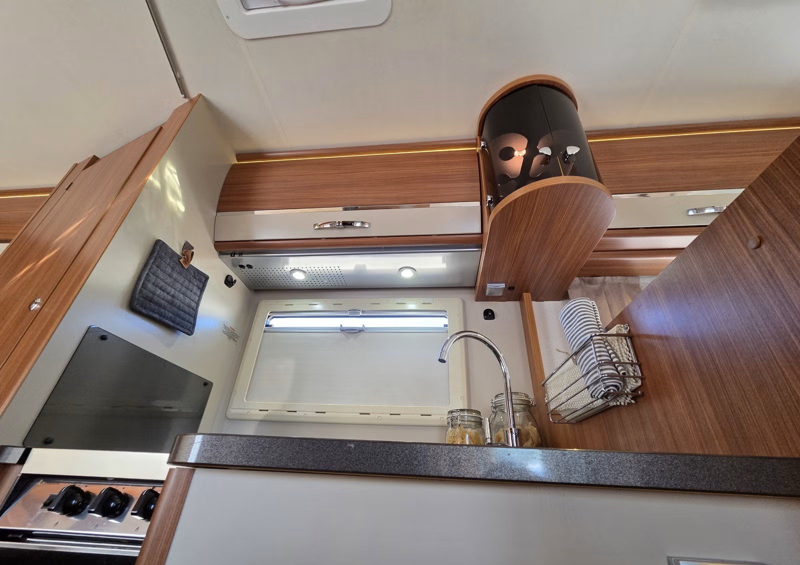 Adria Sonic I 700 ST – Camping-car intégral – Image 45